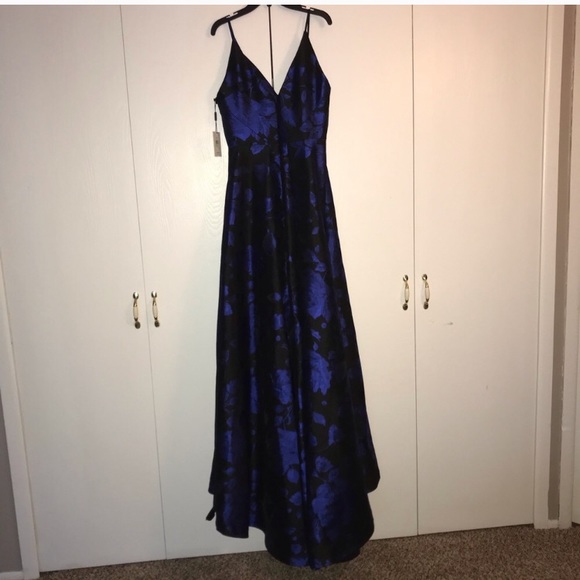 LAST ONE! NWT Calvin Klein Jacquard Gown - Picture 4 of 5